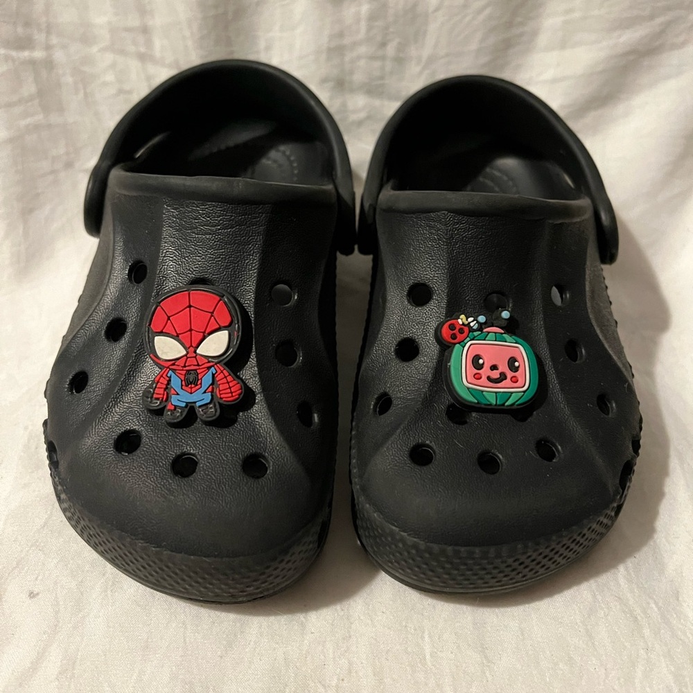 Black toddler crocs size 8. Used but in great condition.